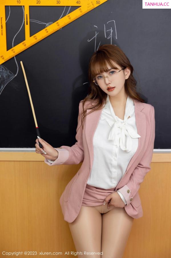 张思允  [XiuRen]高清写真图 2023.04.28 No.6655 张思允Nice 制服丰腴第25张图片